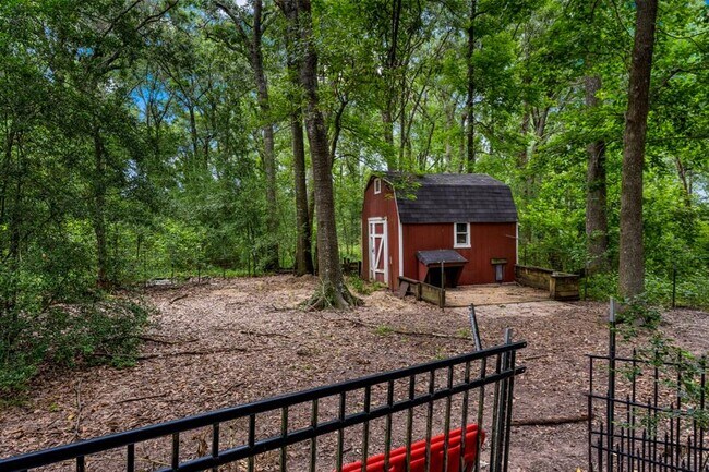 Building Photo - 900 Springwood Dr