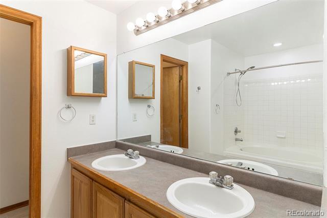 Building Photo - 748 Eaton Cir