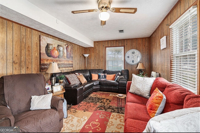 Building Photo - 1913 Amberwood Ct