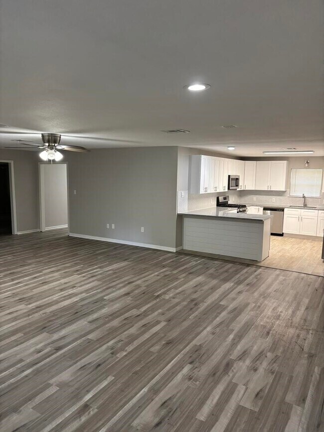 Building Photo - 26019 Leafywood Dr