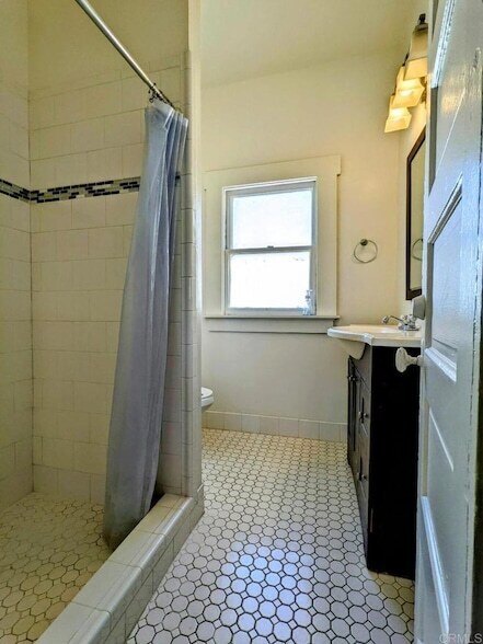 Building Photo - 515 24th St