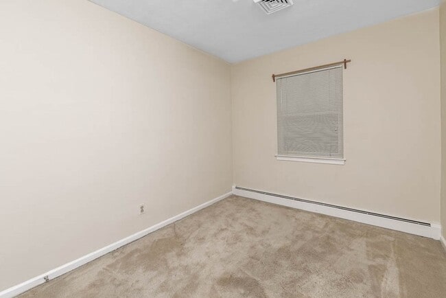 Building Photo - Cozy Brick Ranch in Norfolk