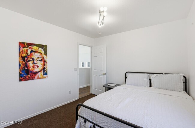 Building Photo - 220 W Beechnut Pl