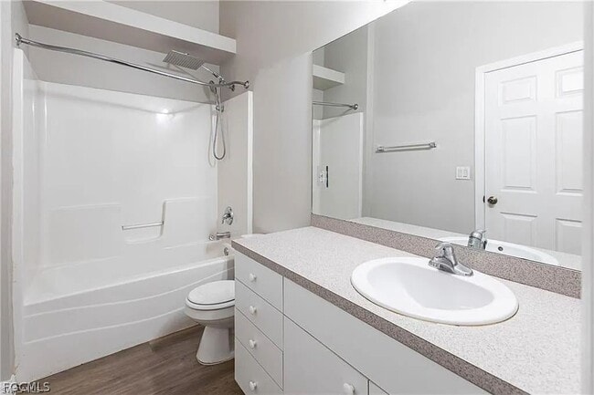 Building Photo - 2130 NE 8th Pl