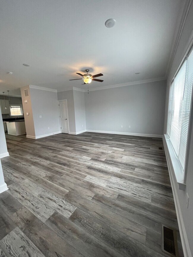 Building Photo - Townhouse for Rent in Crescent Ridge - ***...