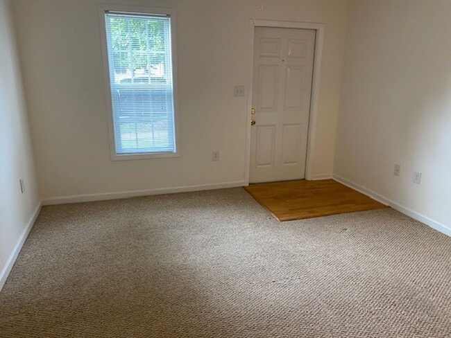 Building Photo - Desirable 1 Bed/1 Bath Condo in Very Convenient Location!