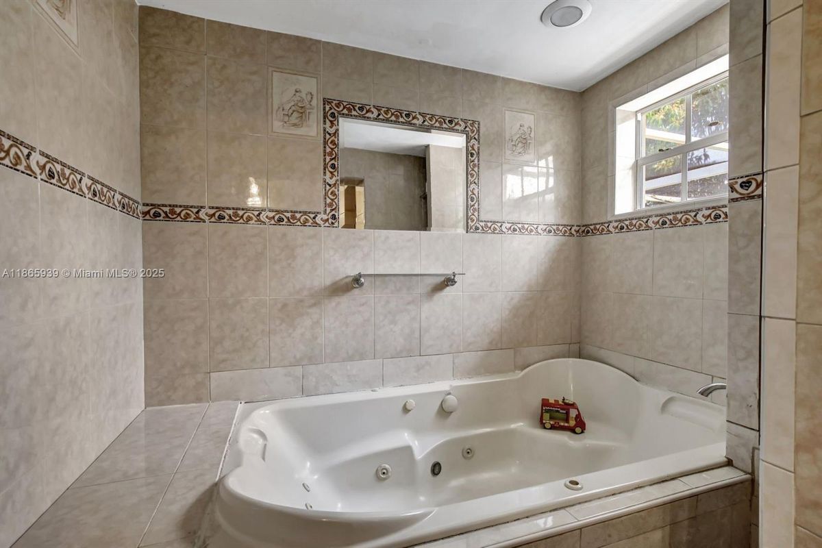 Building Photo - 6729 Camelia Dr