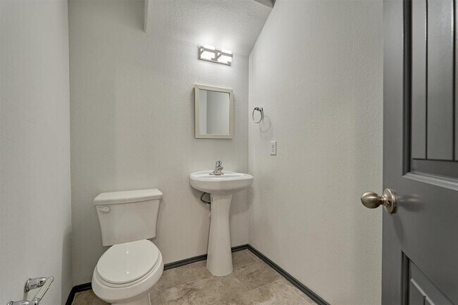 Building Photo - 2211 Treasure Mountain Dr