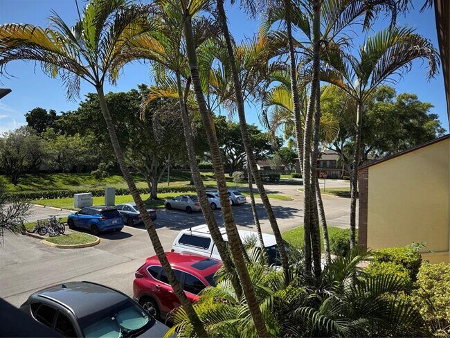 Building Photo - 10007 Winding Lake Rd