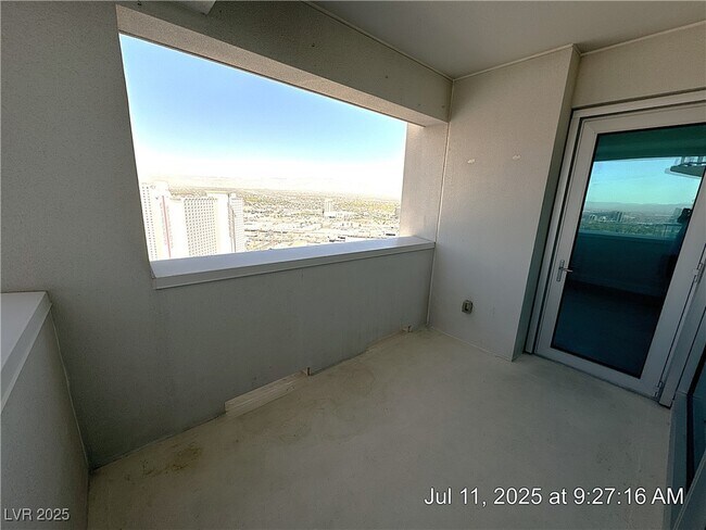 Building Photo - 2700 S Las Vegas Blvd