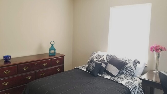 Building Photo - 4344 Clifford Rd