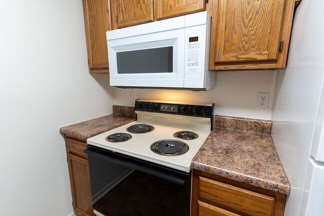 Building Photo - 304-306 Dads Way