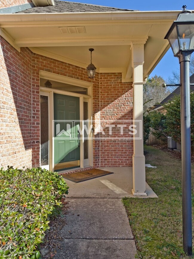 Building Photo - Spacious 3-Bed, 2-Bath Riverchase Garden Home