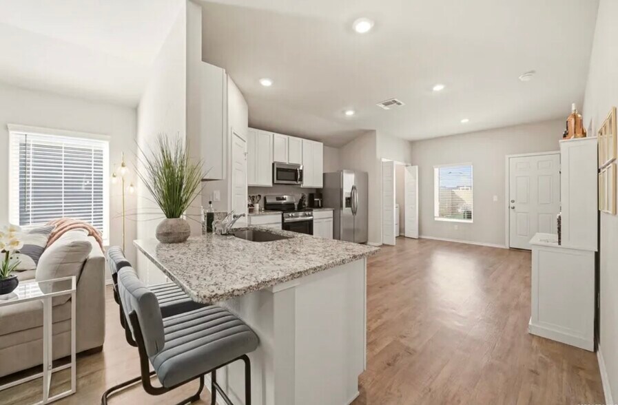Building Photo - 5719 Coopers Xing