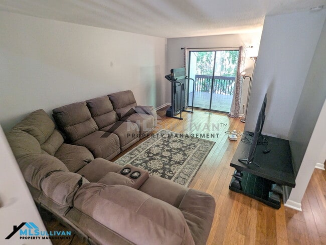 Building Photo - 4100 Five Oaks Dr