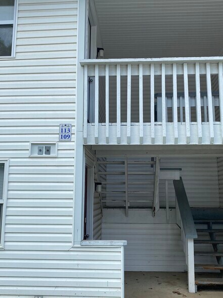 Building Photo - 113 Sandstone Ct