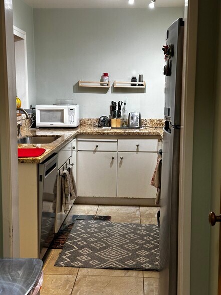 Building Photo - 932 Peninsula Ave