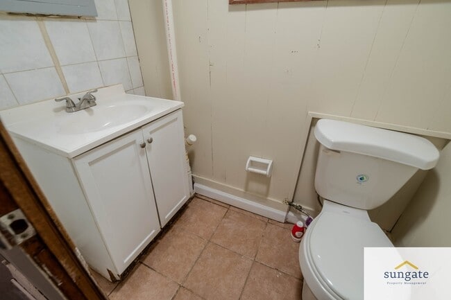 Building Photo - 751 Yale Ave