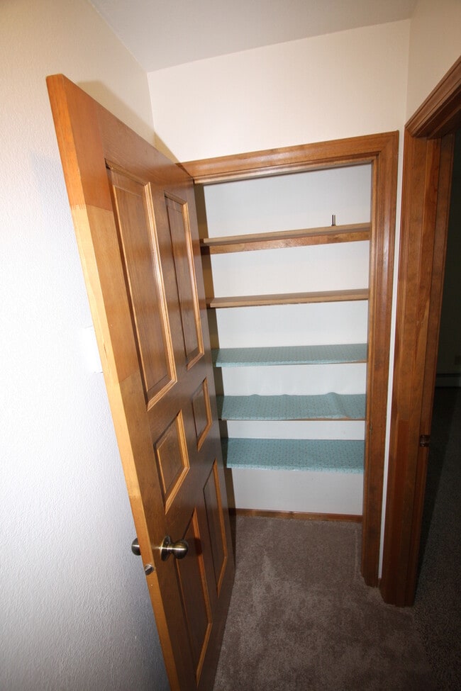 Building Photo - 3 Bedroom Townhome in Eagle River w/ Fence...