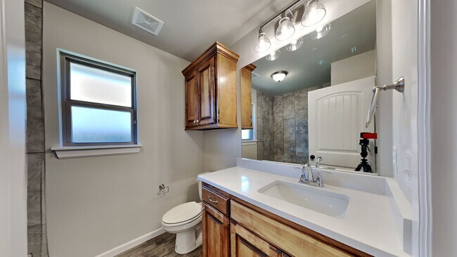 Building Photo - Beautiful 4 Bedroom 2 Bathroom Corner Lot ...