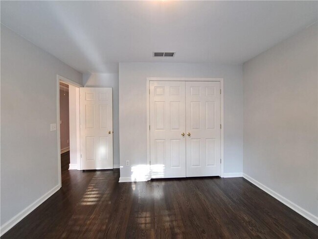Building Photo - 2242 Lenox Walk NE