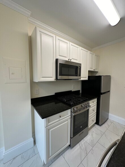 Building Photo - 3 Chauncy Ln