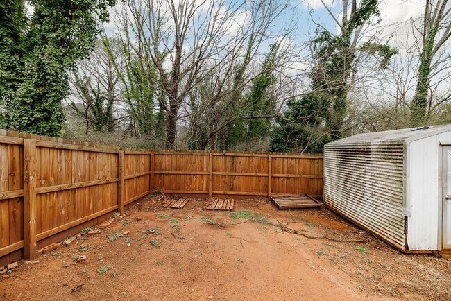 Building Photo - 110 Upland Ct