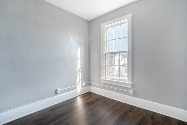 Building Photo - 934 Grand St