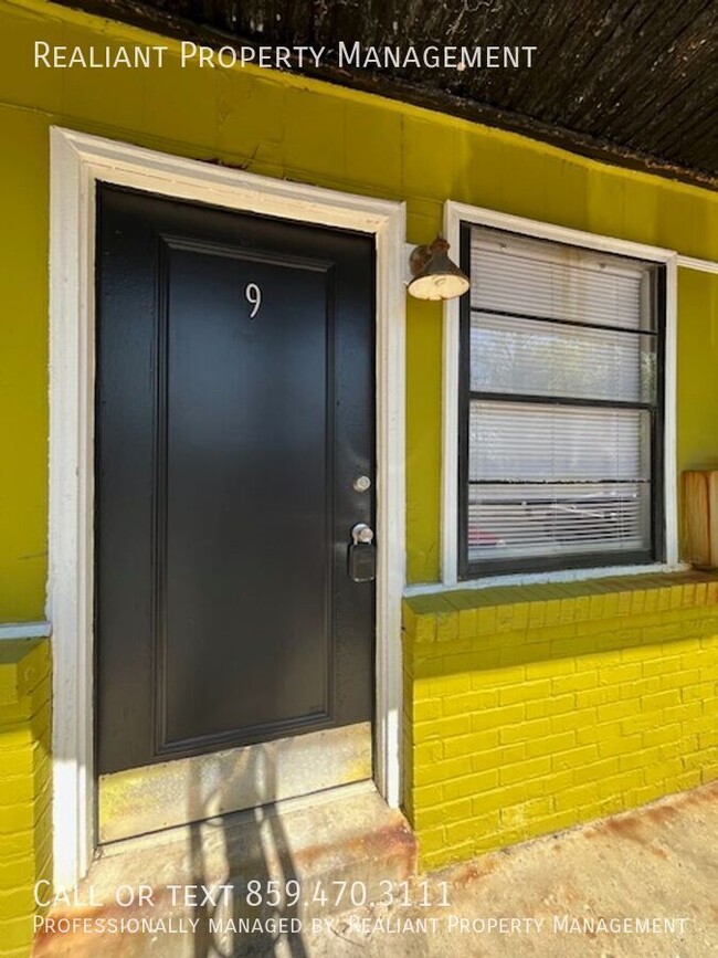Building Photo - 468 N. Limestone-9