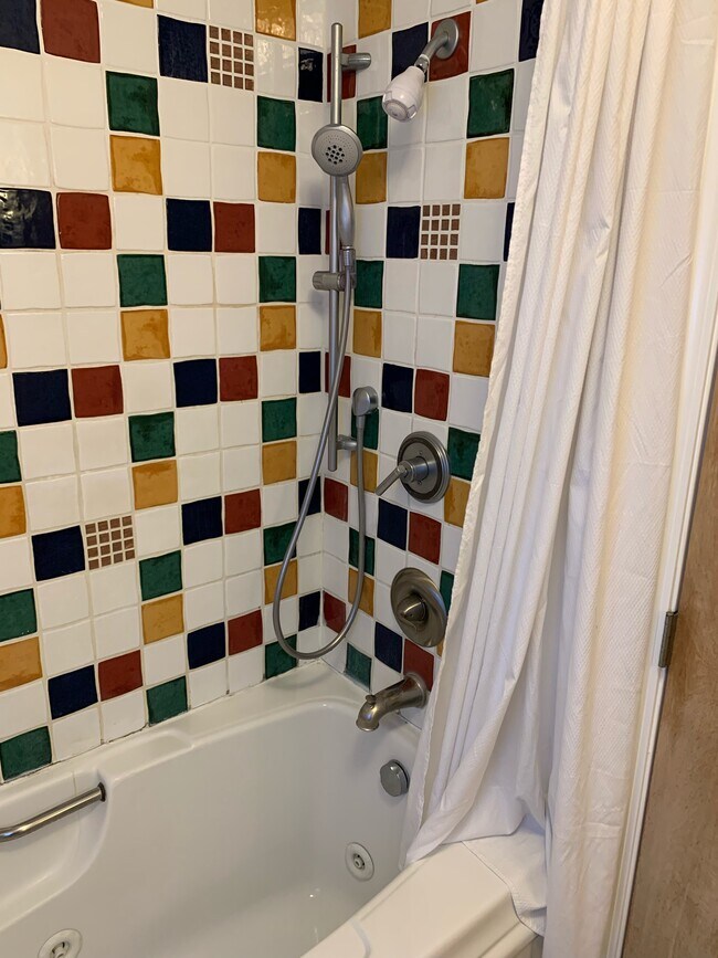 Bathroom tub faucet view - 9356 Lamont St