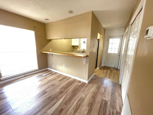 Building Photo - 607 W Sunset Blvd