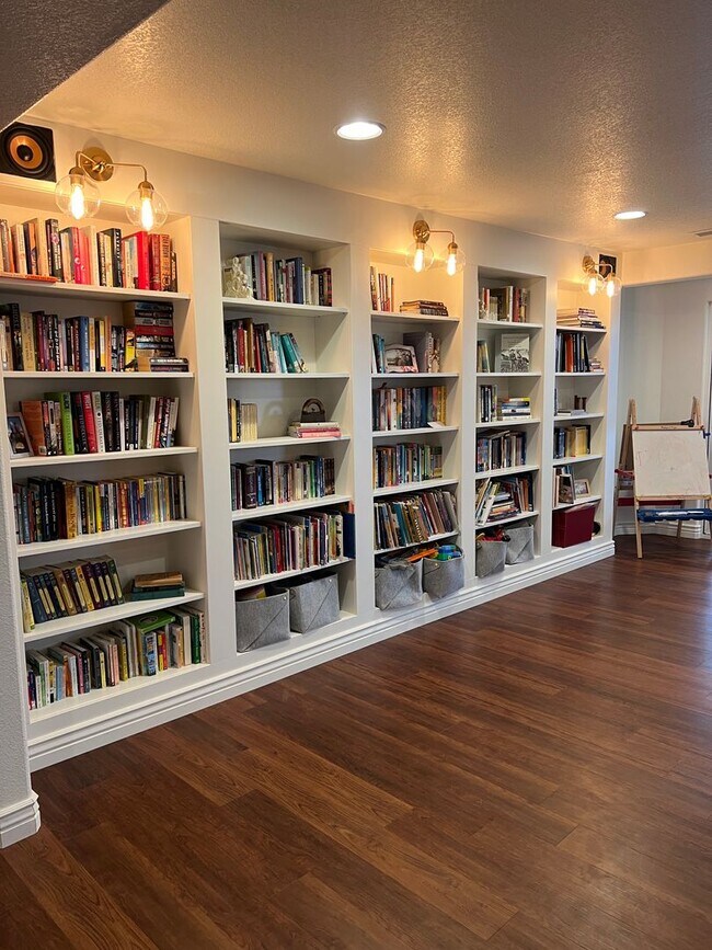 Building Photo - Beautiful 5 Bed 3 Bath in NE Fort Collins!