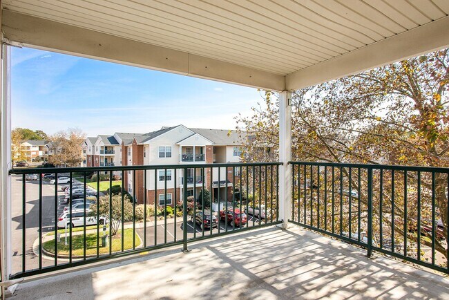 Building Photo - 2Bed/2Bath, Upgraded Condos in the Heart o...