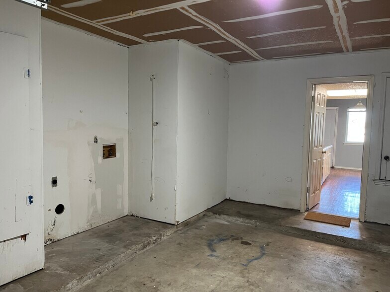 Single car garage, washer/dryer hookups looking into kitchen - 926 Chisholm Cv