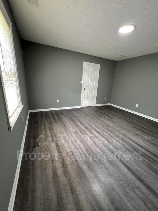 Building Photo - 487 Huntingridge Rd