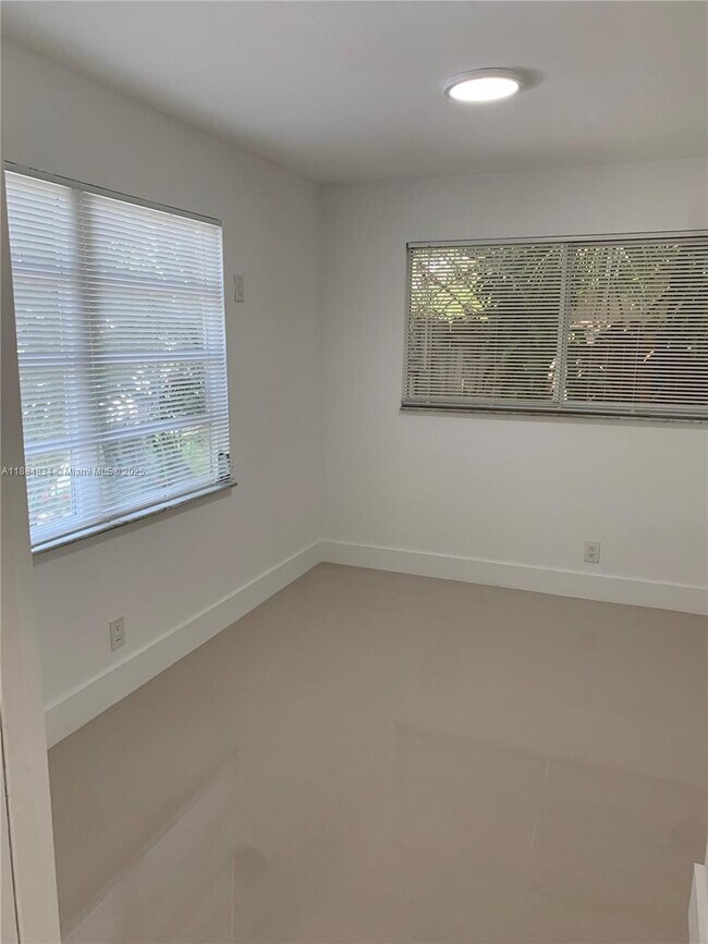 Building Photo - 2109 N 17th Ct