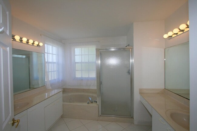 Building Photo - 255 Saratoga Blvd E