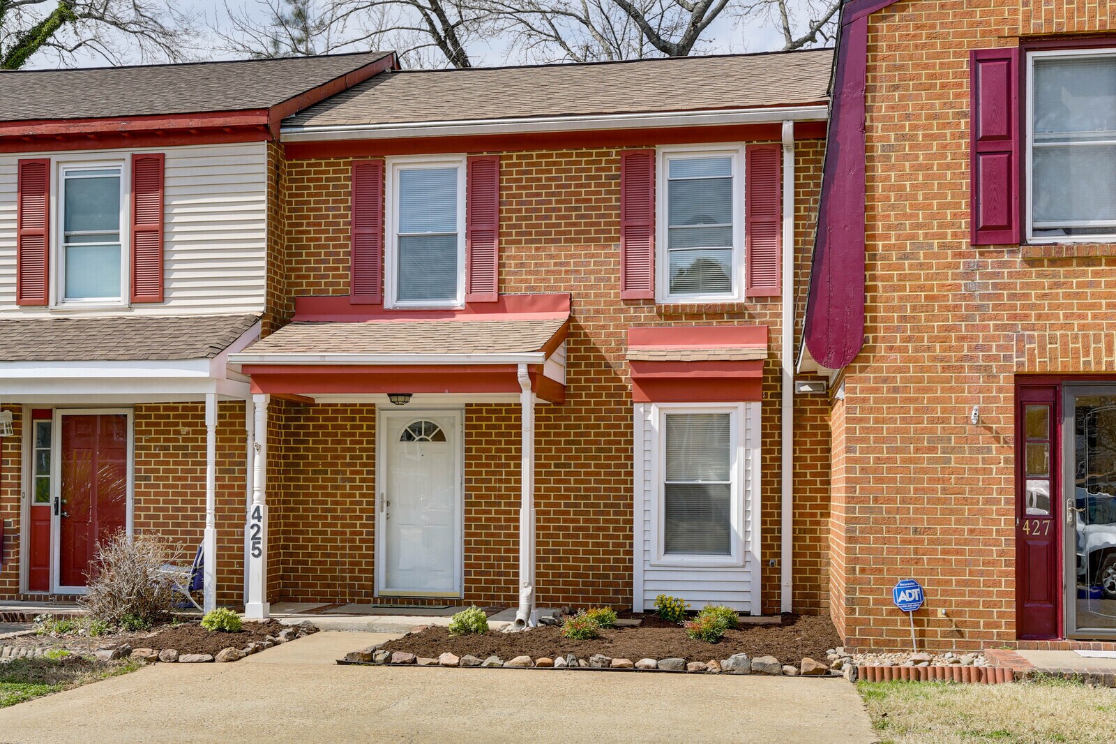 Welcome to 425 Rennie Court! - 425 Rennie Ct