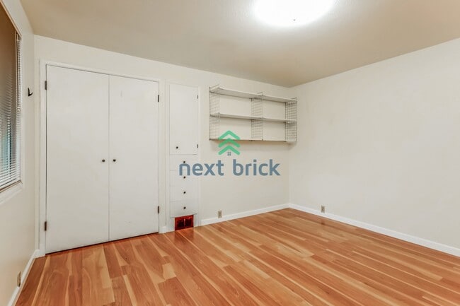 Building Photo - Stunning cul-de-sac residence near Odle Middle School and Bellevue Aquatic Center!