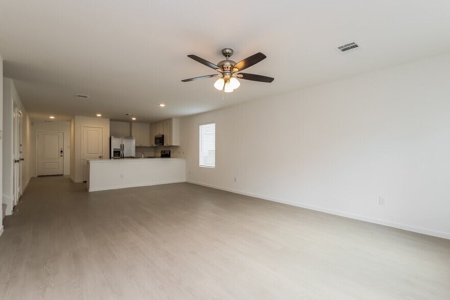 Building Photo - 16006 Tallis Dr