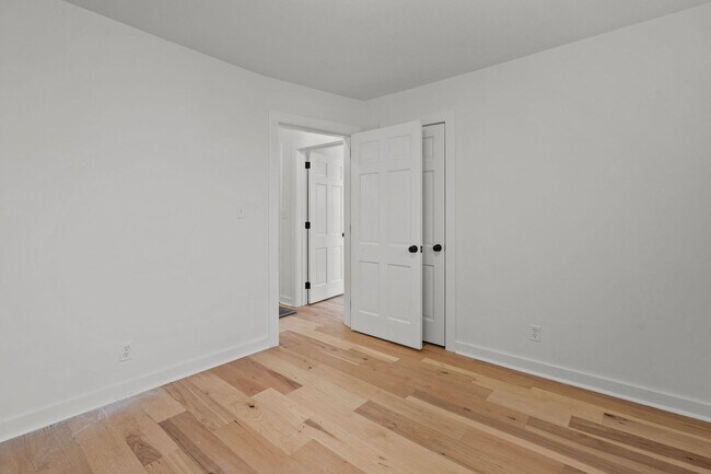 Building Photo - Modern Charm in Desirable East Ridge Neighborhood