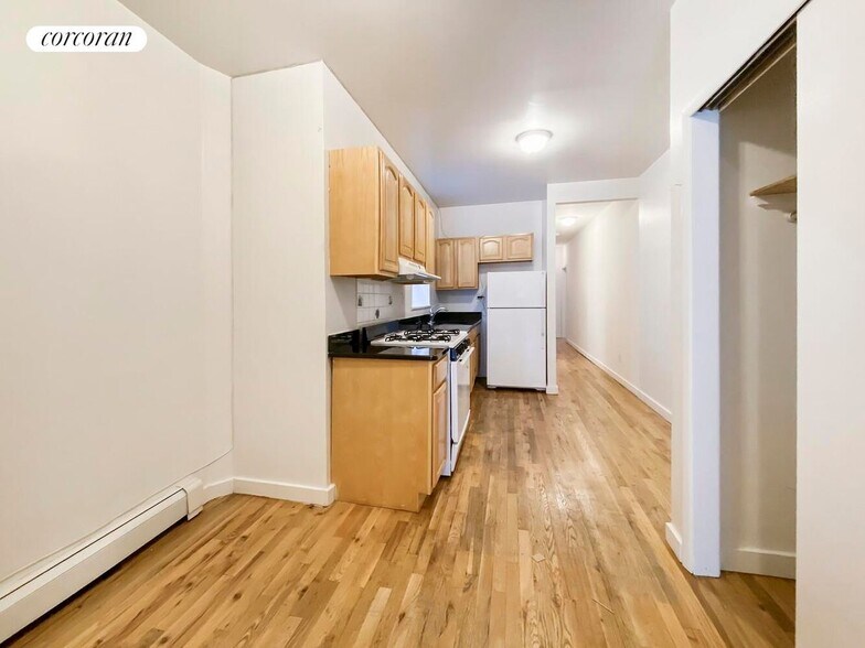 Building Photo - 315 W 116th St