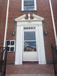 Building Photo - 1 Bedroom 1 Bathroom, Quadruplex, Gas Heat,Window units for AC, Water Included in the rent.