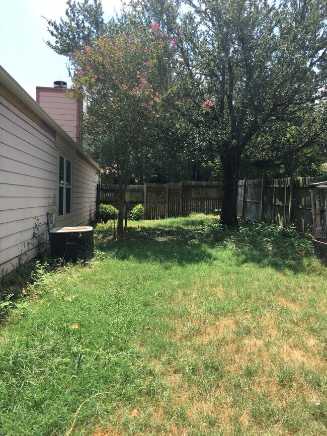 Building Photo - 906 Sirocco Dr
