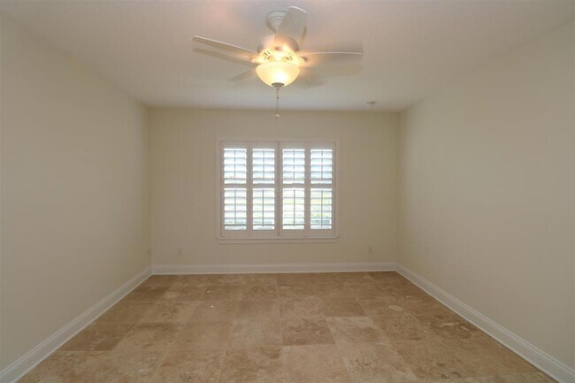 Building Photo - 207 Sunset Point