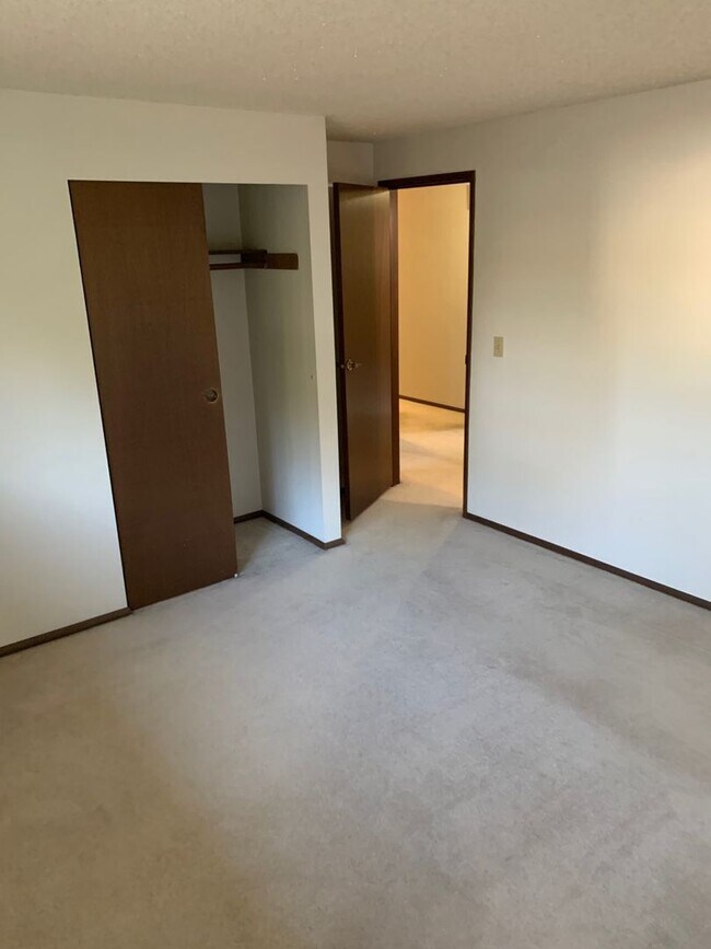 Building Photo - Spacious 3 bed 2 bath rambler home in Boulevard Lane, Renton