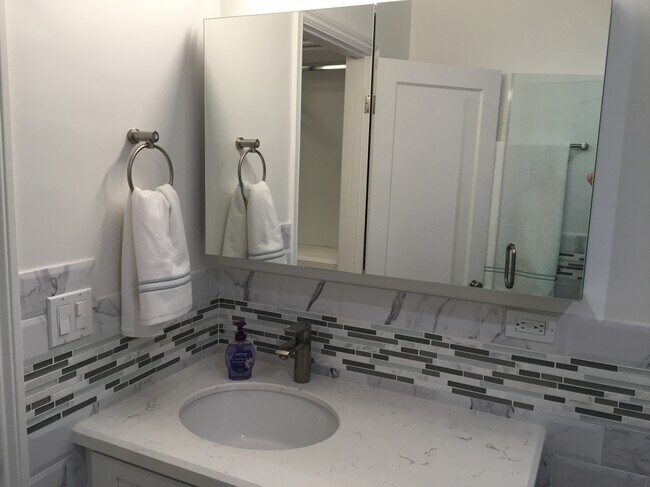 Building Photo - 17th Street Villas