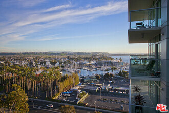 Building Photo - 13700 Marina Pointe Dr