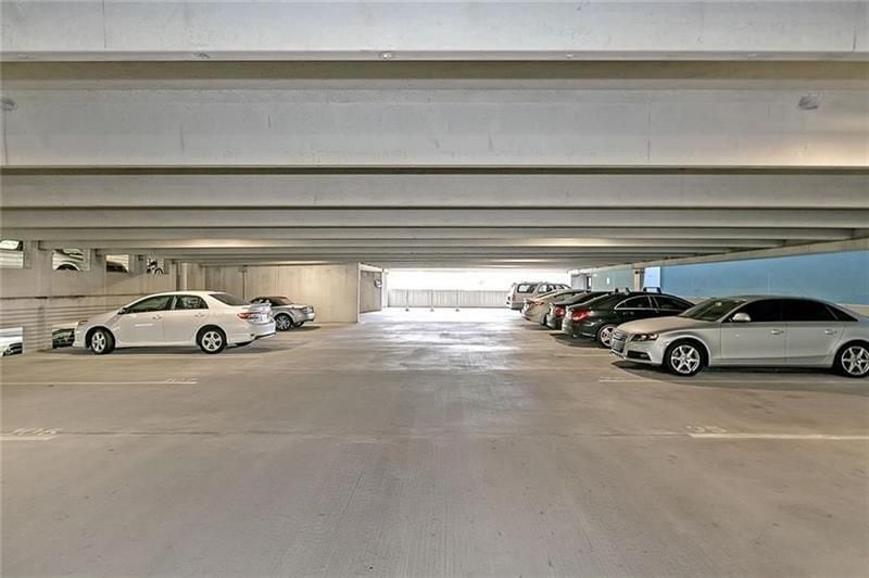 Building Photo - 620 Glen Iris Dr NE