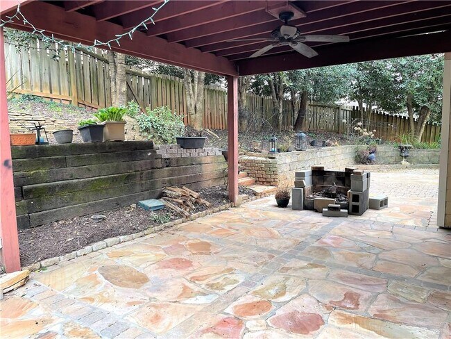 Building Photo - 1635 River Oak Dr
